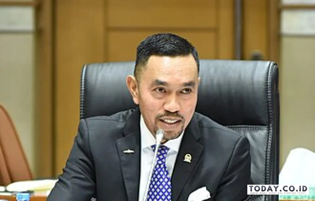 Ahmad Sahroni Pimpinan Komisi III DPR