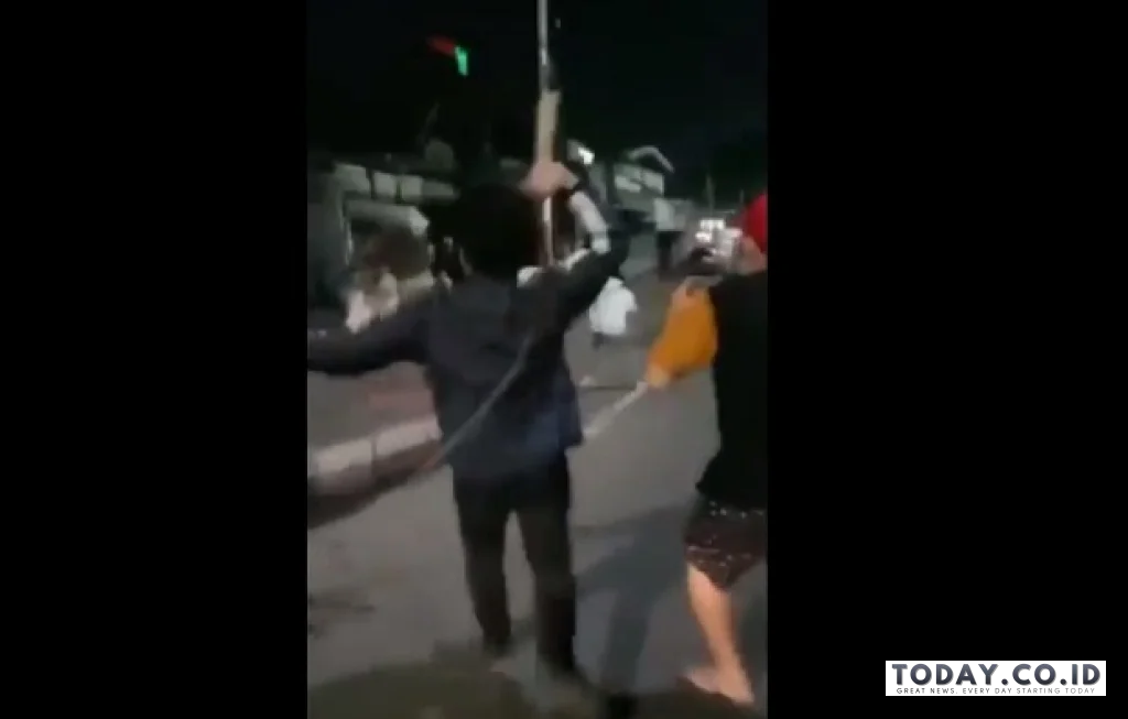 tawuran bawa celurit besar